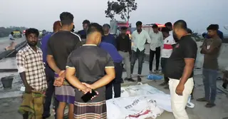 সার্ভিস লেনে উঠে শ্রমিকদের চাপা দিলো ট্রাক, নিহত ২